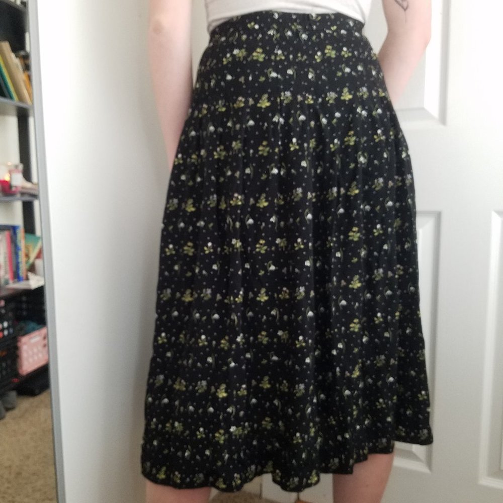 Vintage Mid-Calf floral Skirt Meduim